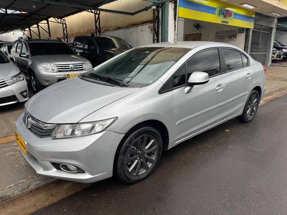 HONDA CIVIC 1.8 LXS 16V FLEX 4P AUTOMÁTICO HONDA CIVIC 1.8 LXS 16V FLEX 4P AUTOMÁTICO